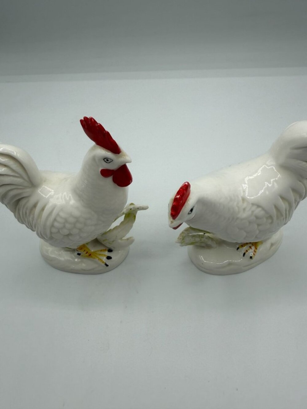 Lefton 2196 Set of 2 Vtg White Rooster Chickens Figurines Farmhouse Decor - Picture 3 of 9